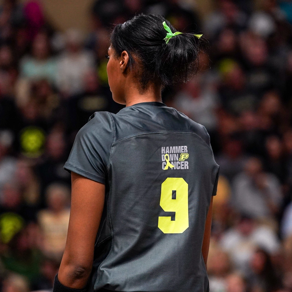 Oregon player number 9 seen from behind