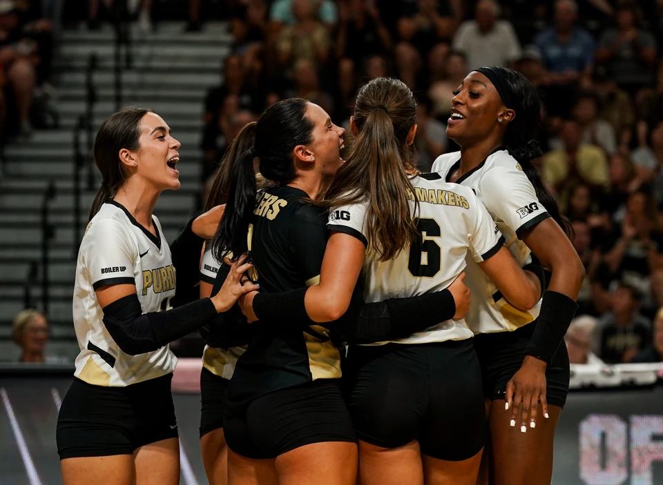 Purdue players gathered before a serve